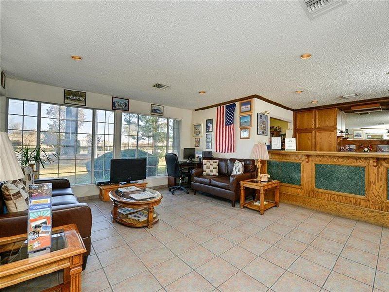 Americas Best Value Inn & Suites - Lancaster Zewnętrze zdjęcie