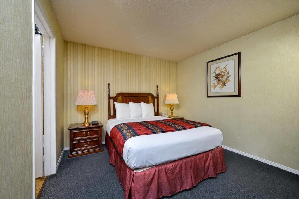 Americas Best Value Inn & Suites - Lancaster Zewnętrze zdjęcie